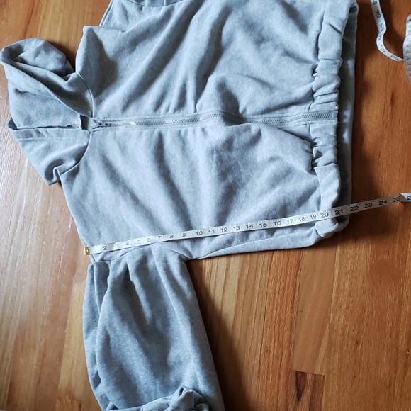 Lovely cold shoulder modern hooded w/ front NWOT peek a boo shoulders grey XL - Picture 9 of 9